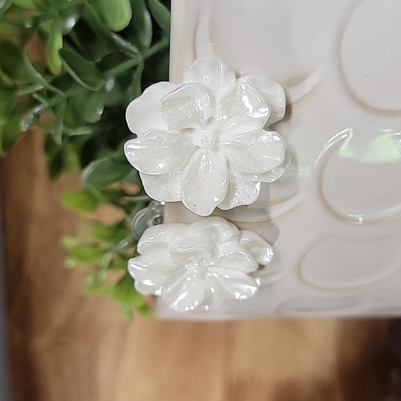 White Jasmine Bold Stud Earrings, 925 posts - Picture 7 of 8